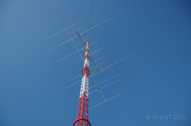 DSC_1491.JPG - Mast #1 med 4 x 5 ele fr 20 m och 2 x 2 ele fr 80 (fullsize).