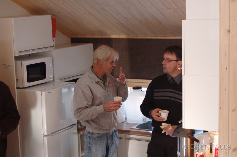 DSC_1512.JPG - Janken OH6ML dryftar kaffesituationen med vr busschauffr