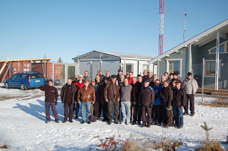 DSC_1524.JPG - Hr bild av hela gruppen frn bde SM och OH som beskte OH8X. Chauffren stllde upp som fotograf.