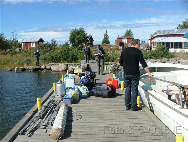 2008_0816Image0059.JPG - Det krvs en hel del grejor fr att aktivera en  fyr p alla band...